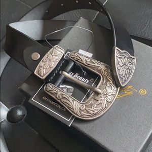 Black faux leather western style belt, size M